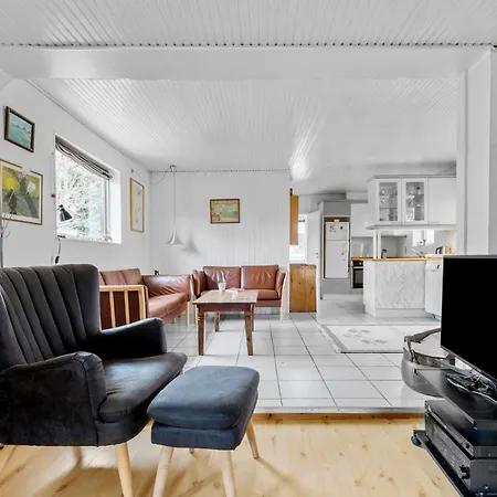 Vakantiehuis Lovely In With Wifi